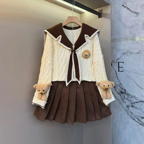 百褶短裙披肩领立体小熊毛衣