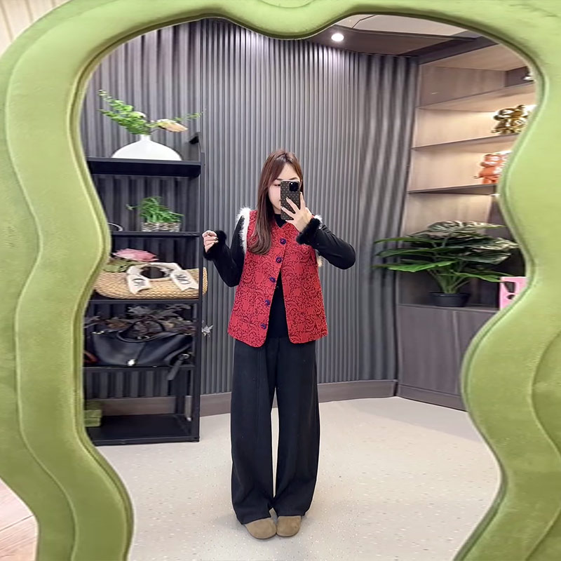 大码女装毛毛袖口花纹马甲