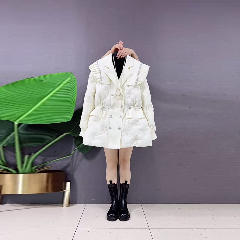 翻领亮钻荷叶肩长袖棉服