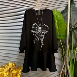 胖MM减龄钉珠蝴蝶结长袖连衣裙加肥大码女装中长款显瘦黑色卫衣裙