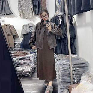 胖妹妹秋冬款欧货翻领长袖皮外套大码女装纯色显瘦简约长款连衣裙