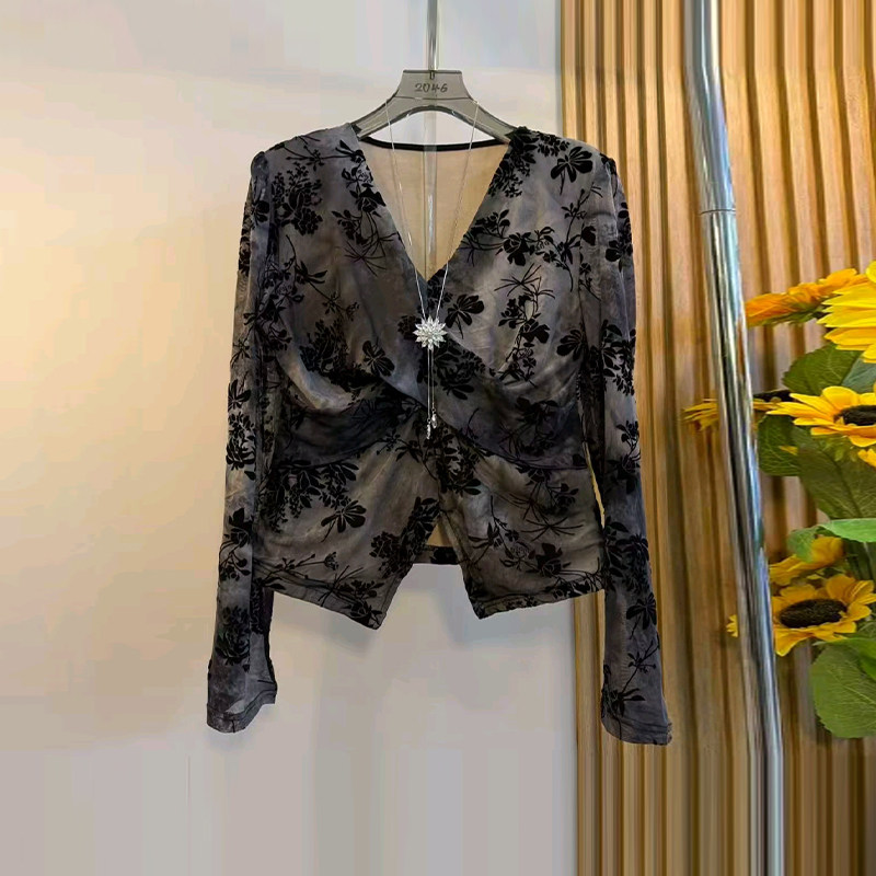 加肥V领前压褶长袖蕾丝花小衫胖妹妹气质轻熟风性感洋气短款上衣,女装/女士精品,大码内搭,淘宝优惠券,粉丝福利购,淘宝优惠卷