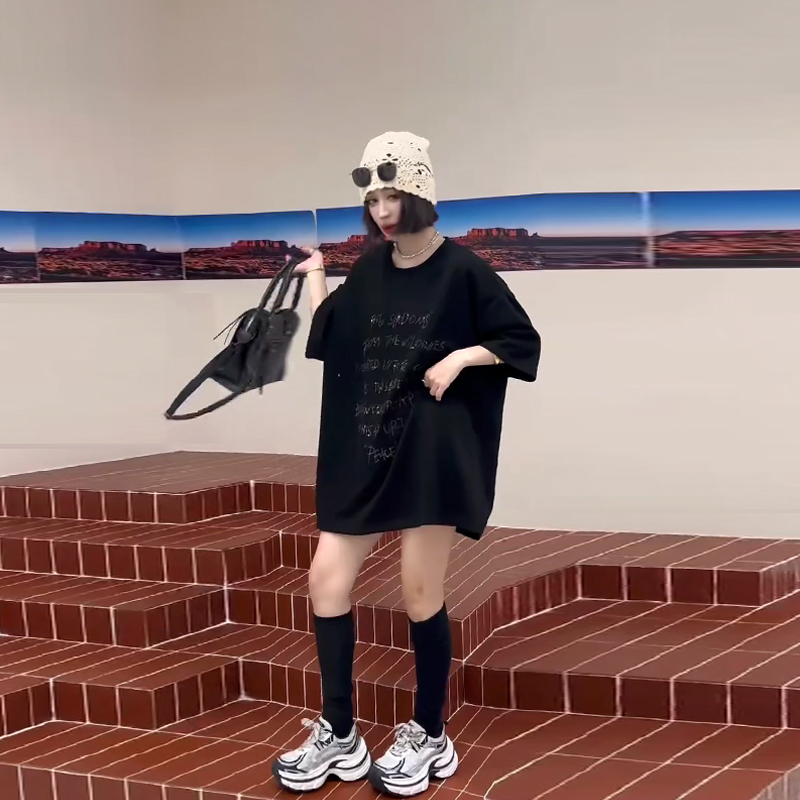 大码女装圆领短袖字母上衣