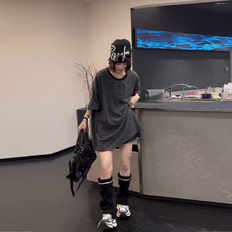 圆领蝴蝶结短袖条纹上衣