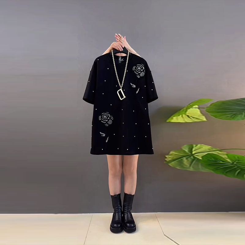 加肥钉珠亮钻花朵T恤衫