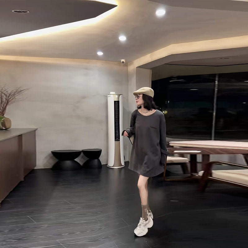 加肥纽扣袖口长袖上衣宽松遮肚子秋冬款纯色简约大码女装百搭T恤