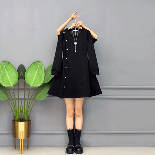 加肥女侧纽扣长袖收腰连衣裙胖妹妹中长款减龄显瘦设计感黑色裙子