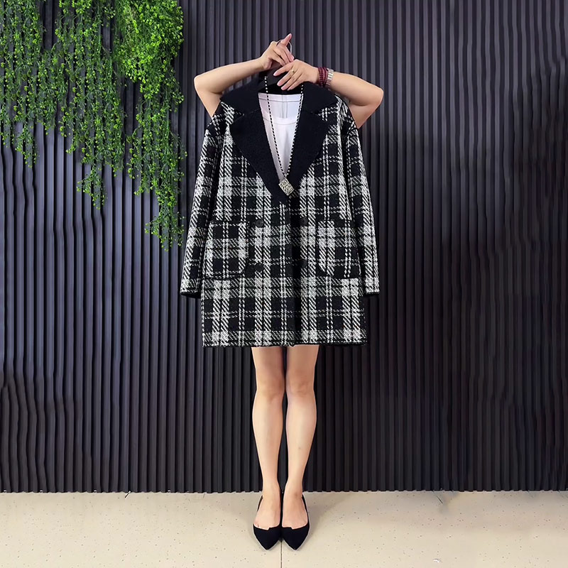 大码女装翻领长袖格子外套
