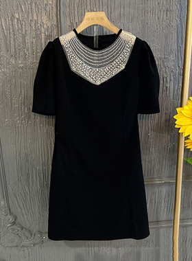 胖妹妹黑色显瘦中长款气质轻熟风洋气加肥大码女装钉珠收腰连衣裙