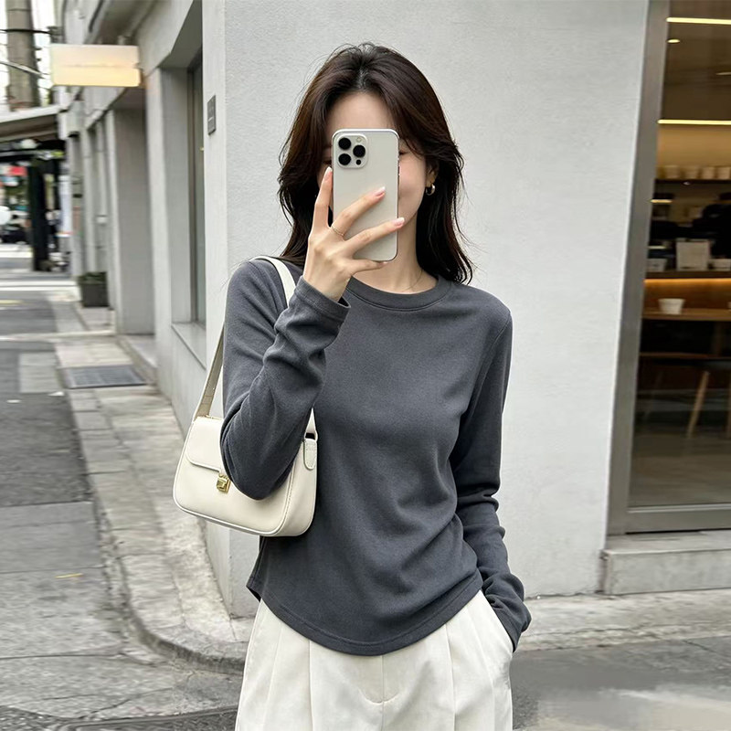 胖妹妹圆领长袖净版上衣2026秋冬款大码女装纯色简约百搭打底小衫