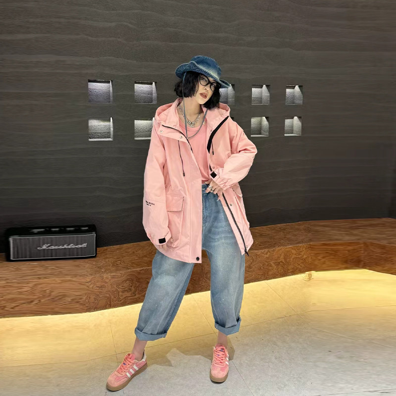 大码女装连帽中长款收腰冲锋衣外套胖妹妹春秋款户外运动百搭上衣