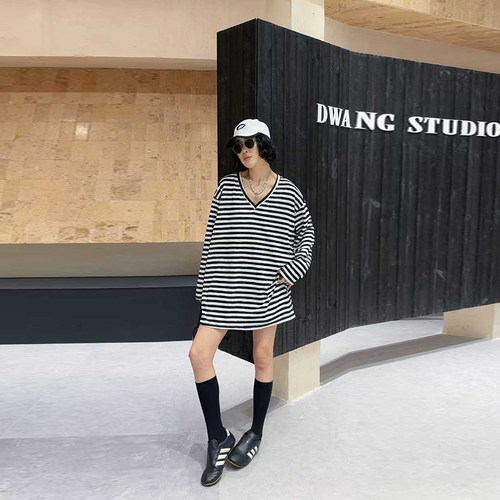 大码女装V领长袖条纹大衫