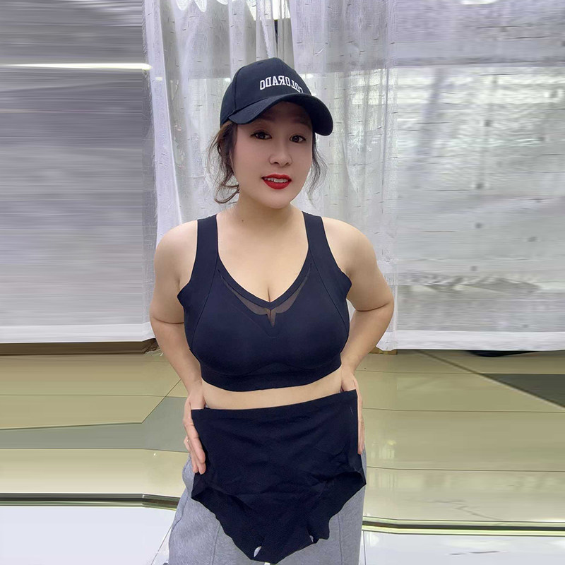 拖鞋文胸内衣（两件套）三角内裤