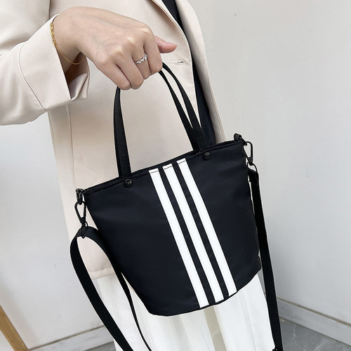 撞色条纹水桶包女2026单肩斜挎包