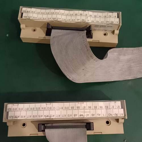 可维修plc40p，XW2D-，两个带线实价进口欧姆龙接线端子台