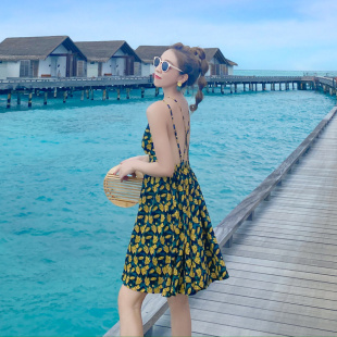 泰国旅游沙滩裙新款小个子吊带连衣裙女夏超仙露背度假裙雪纺短裙