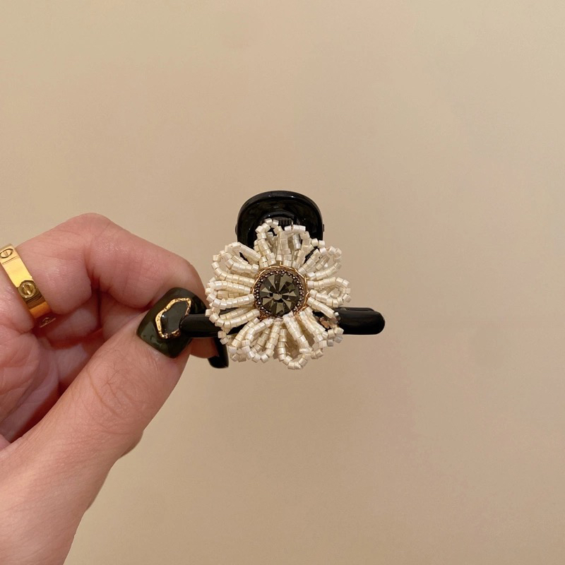 高质量精致串珠珍珠花朵抓夹女2025新款侧边刘海夹子小号半扎发夹