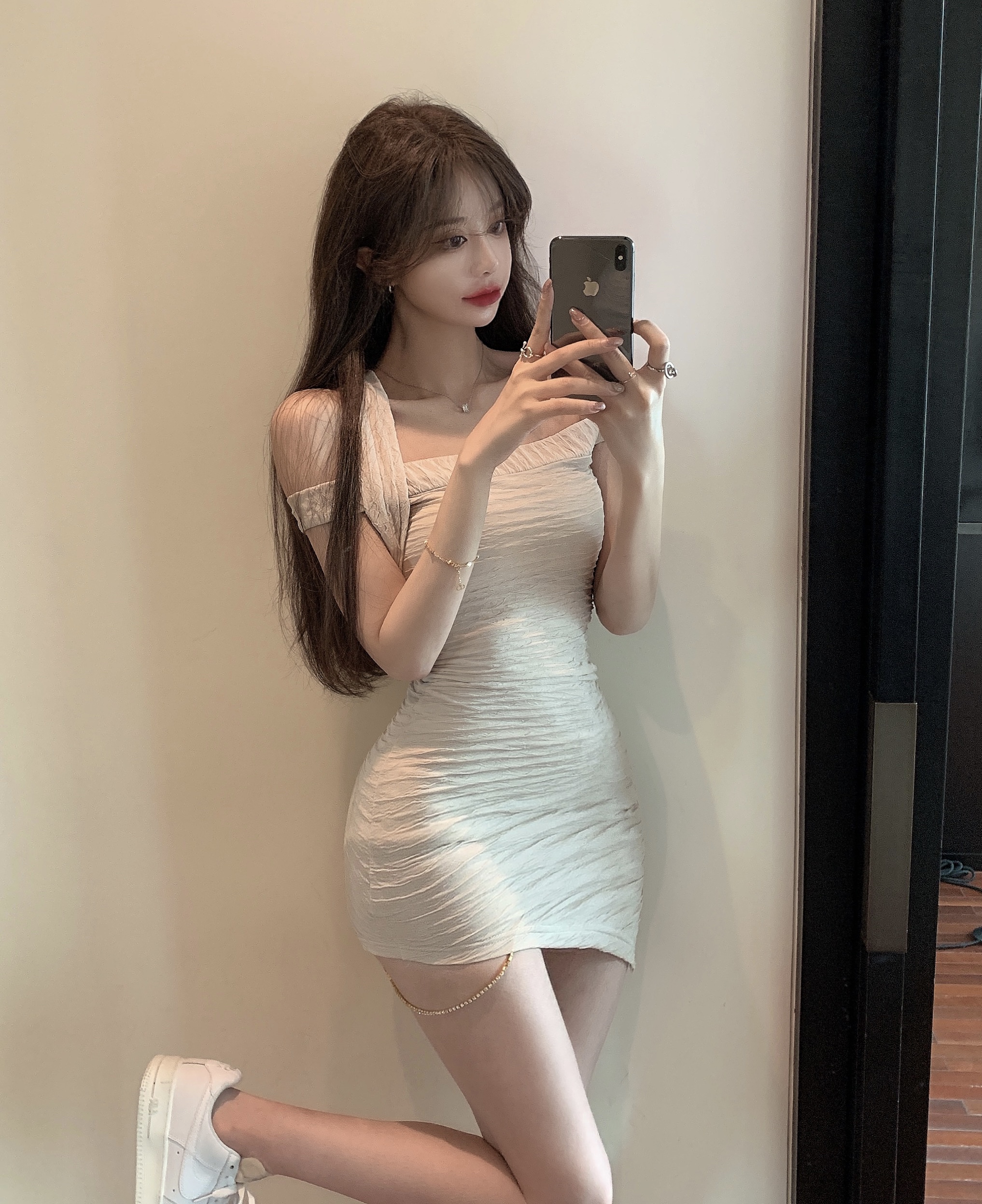 Real price! Off shoulder strap tight pleated buttock dress
