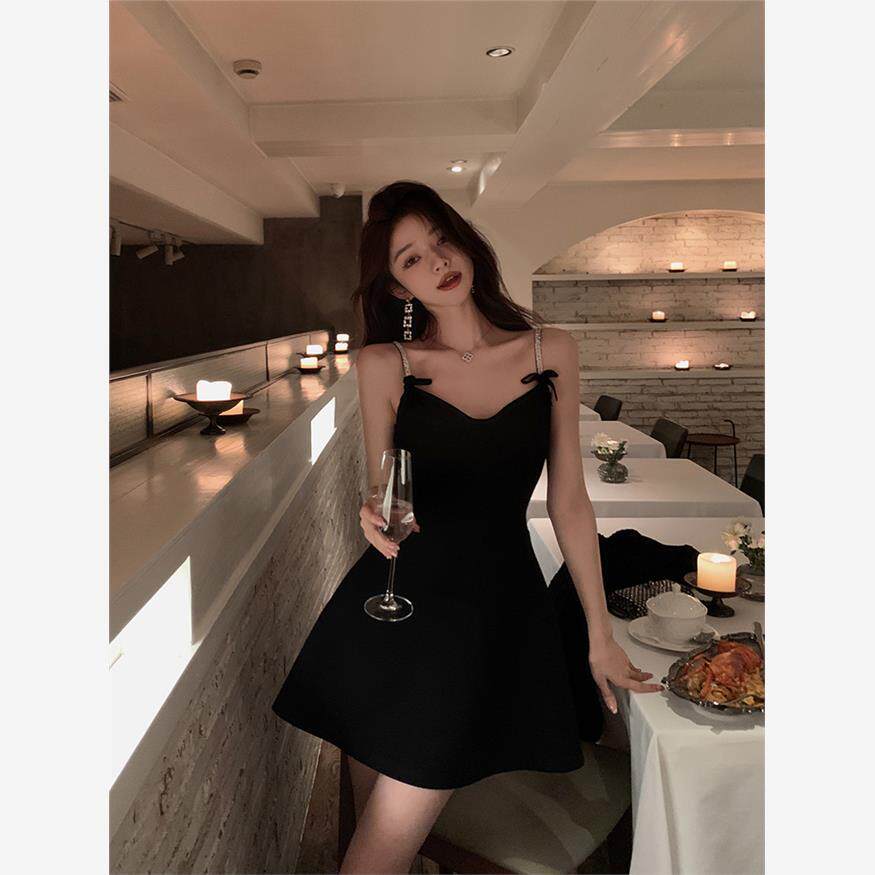 名媛风千金连衣裙女夏季黑色高级感气质V领生日小晚礼服吊带裙子