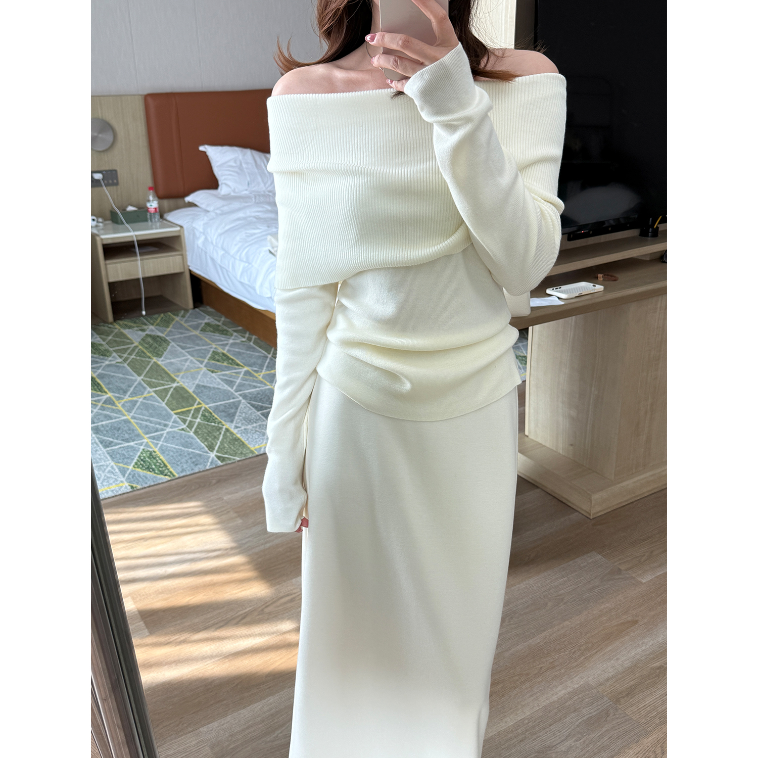 修身显瘦一字肩针织衫女长袖上衣