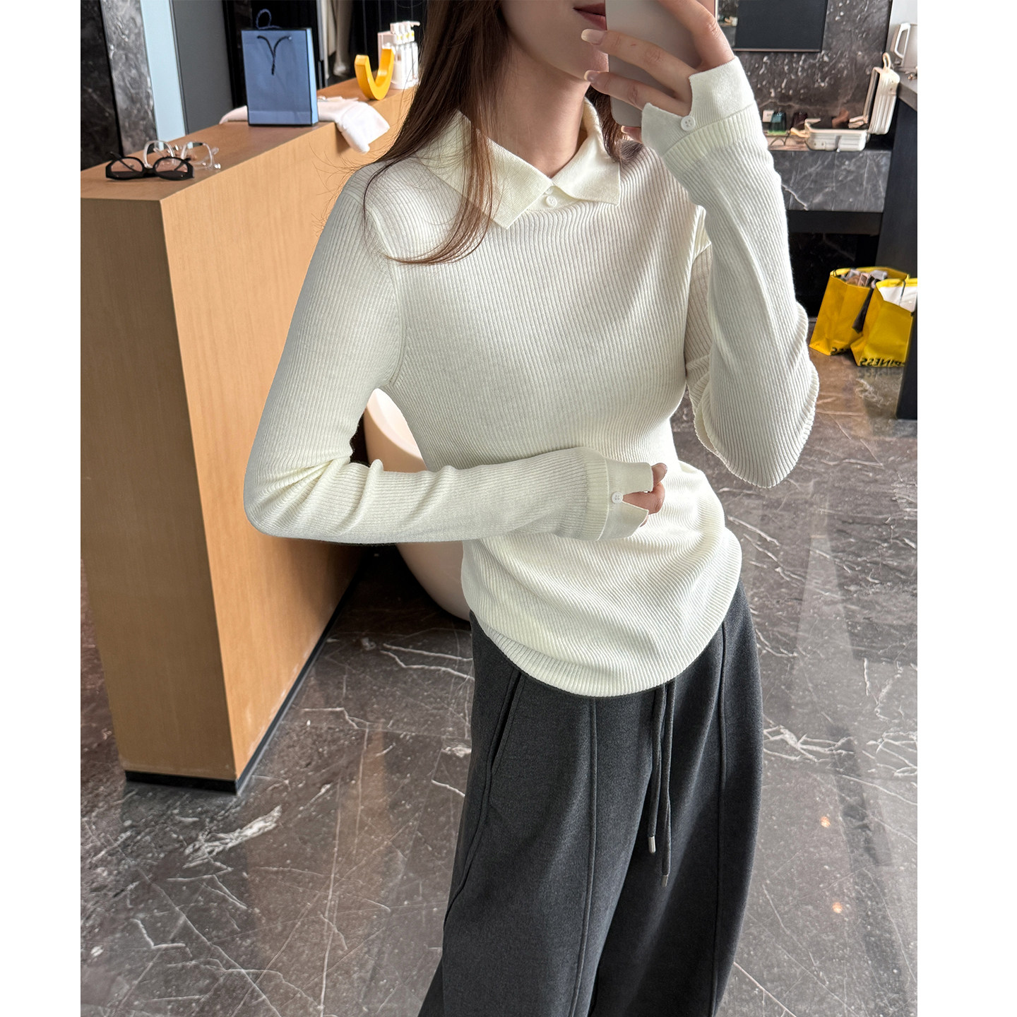 休闲风简约纯色翻领针织衫女