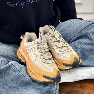 Nike/耐克Zoom Vomero 5 Roam女子新款百搭运动鞋跑鞋HQ2181-200