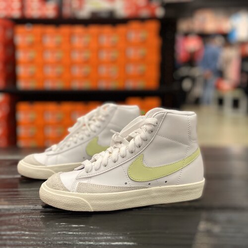 Nike耐克正品BLAZER MID77女子开拓者运动休闲高帮板鞋CZ1055-108