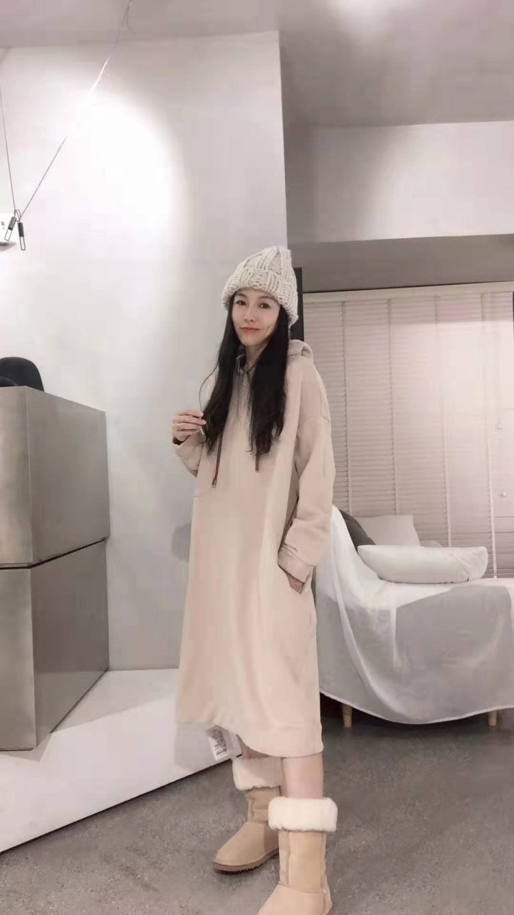 2019秋冬新款初唯UA正品瓦萨梵秀连帽中长款宽松卫衣加绒加厚女士