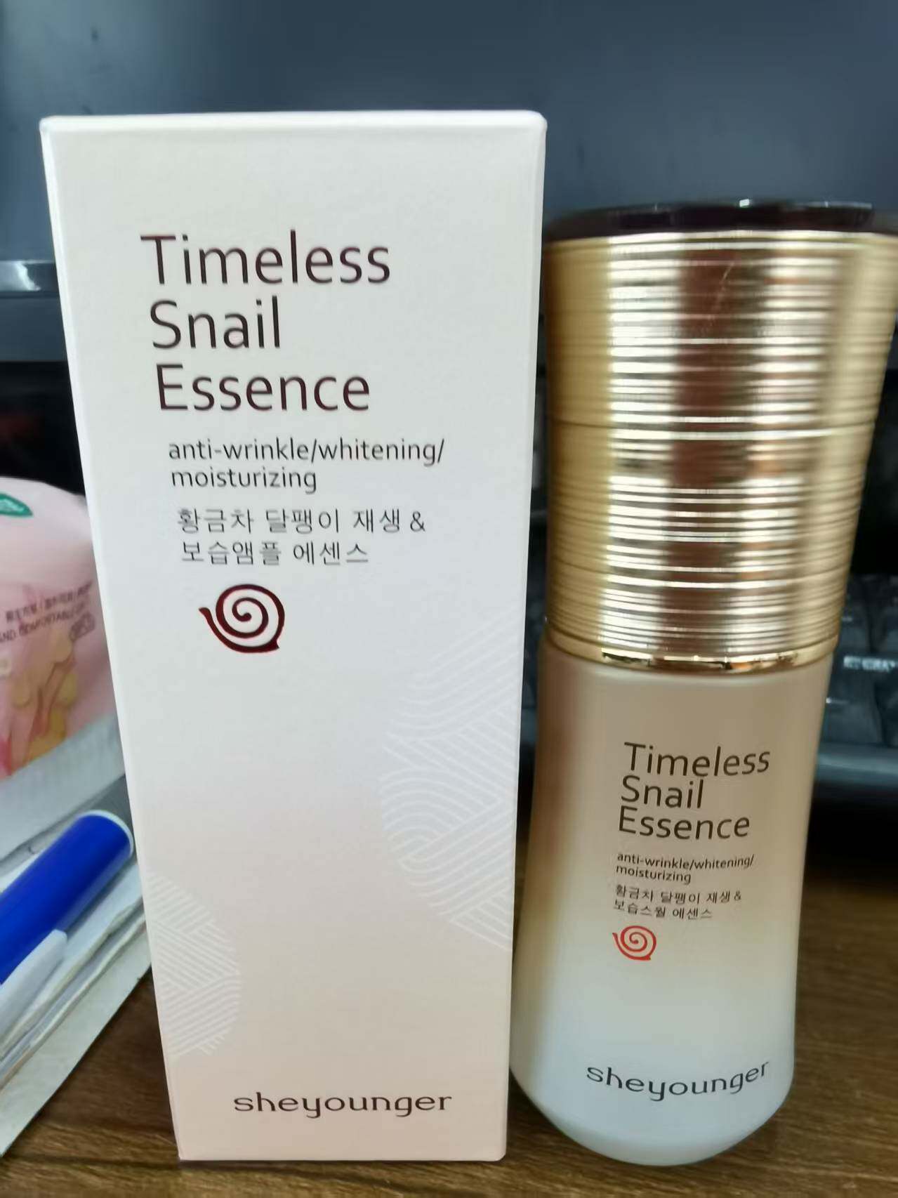 韩国萱霓思宫廷蜗牛抗皱补水保湿弹力精华素40ml 眼霜粉底霜