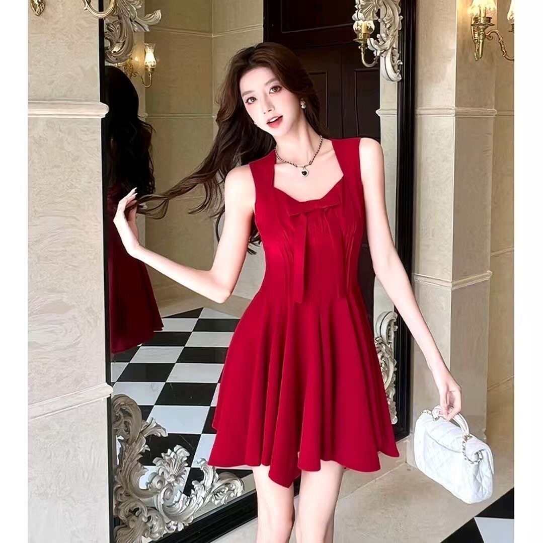 红色甜美风纯欲显瘦吊带短裙法式蝴蝶结设计感气质收腰百褶连衣裙
