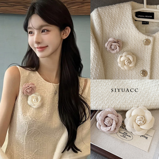 小香风粉色山茶花胸针发夹法式气质高级感复古领花别针胸花配饰女