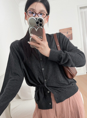 2025年秋新款针织开衫羊毛系带纽扣薄款小开衫深灰色圆领简约上衣