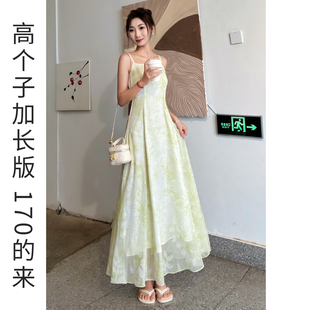 绿色吊带连衣裙女夏季高个子收腰长款2026新款巨好看今年流行爆款