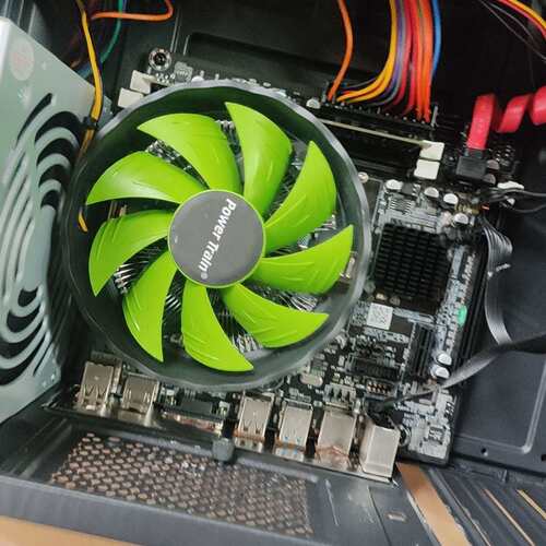 议价动力火车Power Train迷你小机箱，工程剩余，带电源支
