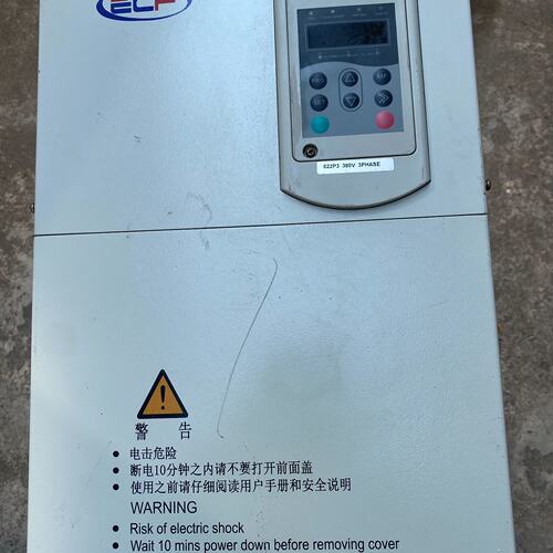 议价拆机几乎全新栾创飞22KW变频器一个，功能包正常使用。