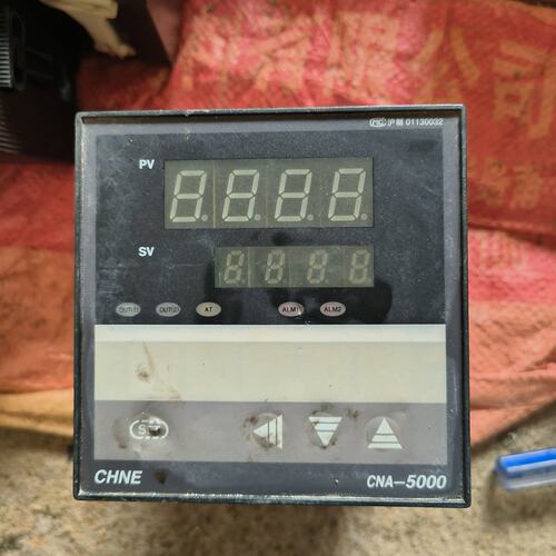 议价CHNE CNA5000温控表。实物图拍摄，成色如图，有需要