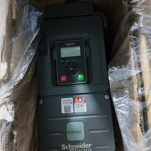 议价施耐德全新未使用变频器，ATV610U55N4,序列码一致，