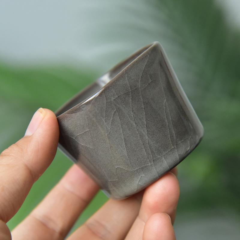 天圆地方主人杯龙泉青瓷纯手工铁胎开片可养功夫茶杯普洱杯钱宇伟