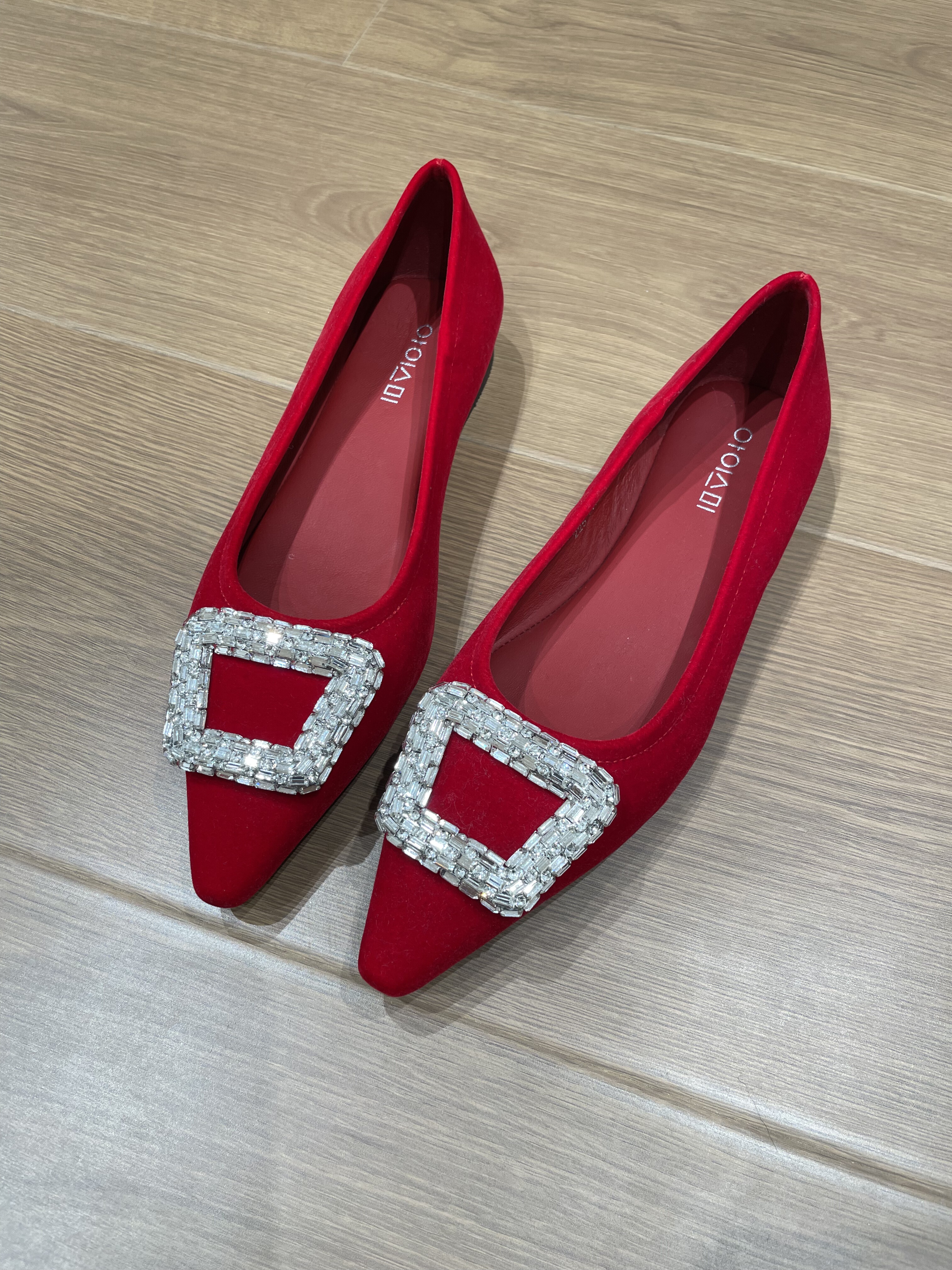 清 2025秋冬新百搭尖头浅口水钻方扣绒面气质平底鞋单鞋