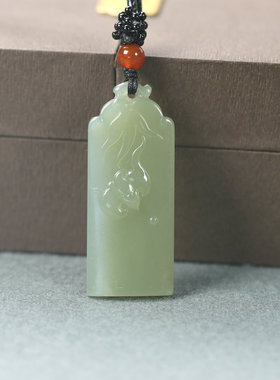 天然和田玉小长方形蝙蝠小玉佩