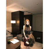 ZONEE 上衣 时髦设计感环保毛毛挂脖无袖 LEA宋亦雯 娇养美女感法式