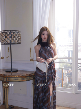 ZONEE/LEA宋亦雯 明媚胡姬兰 法式慵懒格纹挂脖上衣开叉半裙套装