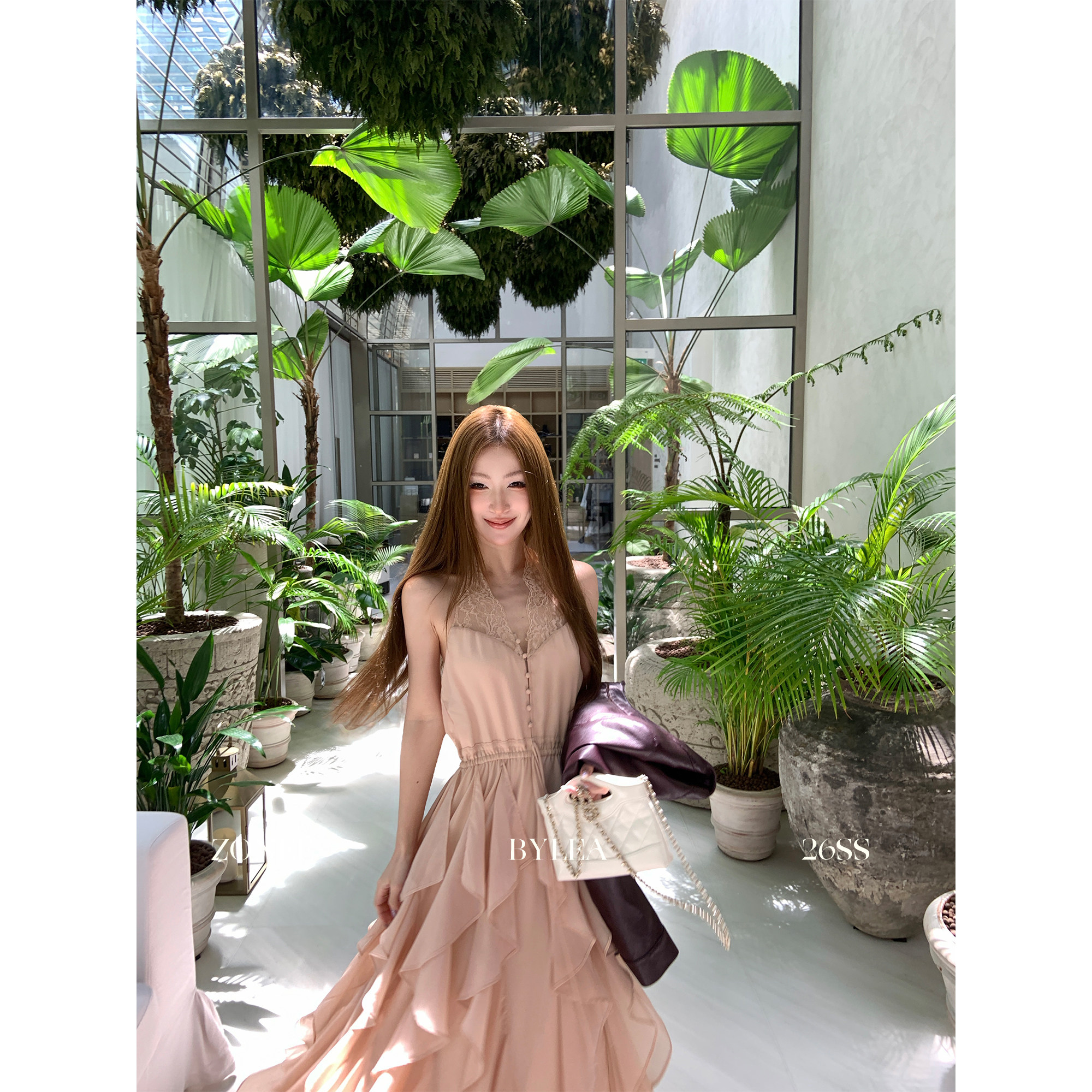 ZONEE/LEA宋亦雯 气血感美人 法式蕾丝拼接荷叶边挂脖V领连衣裙女