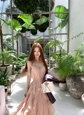ZONEE/LEA宋亦雯 气血感美人 法式蕾丝拼接荷叶边挂脖V领连衣裙女