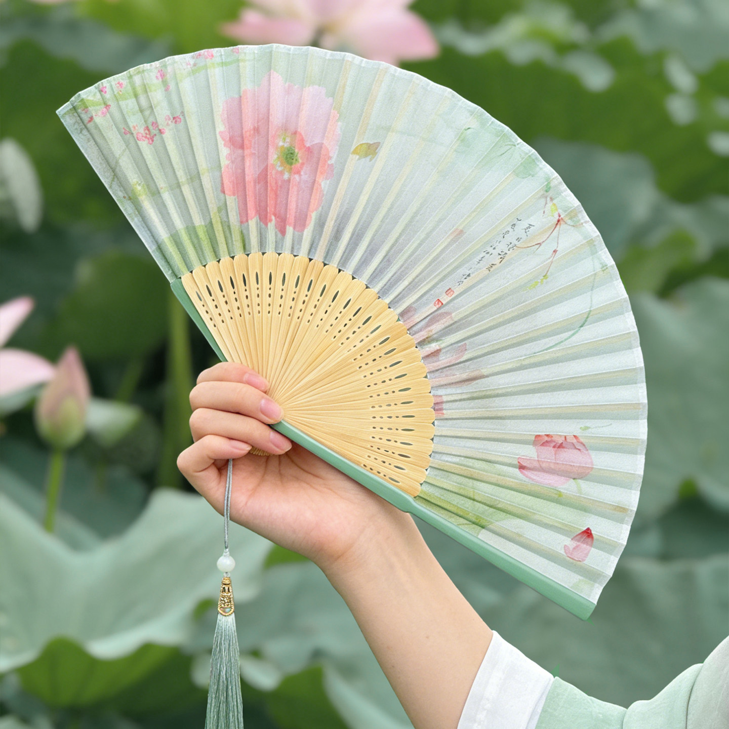 新中式竹骨绢布小清新折扇便携扇图片
