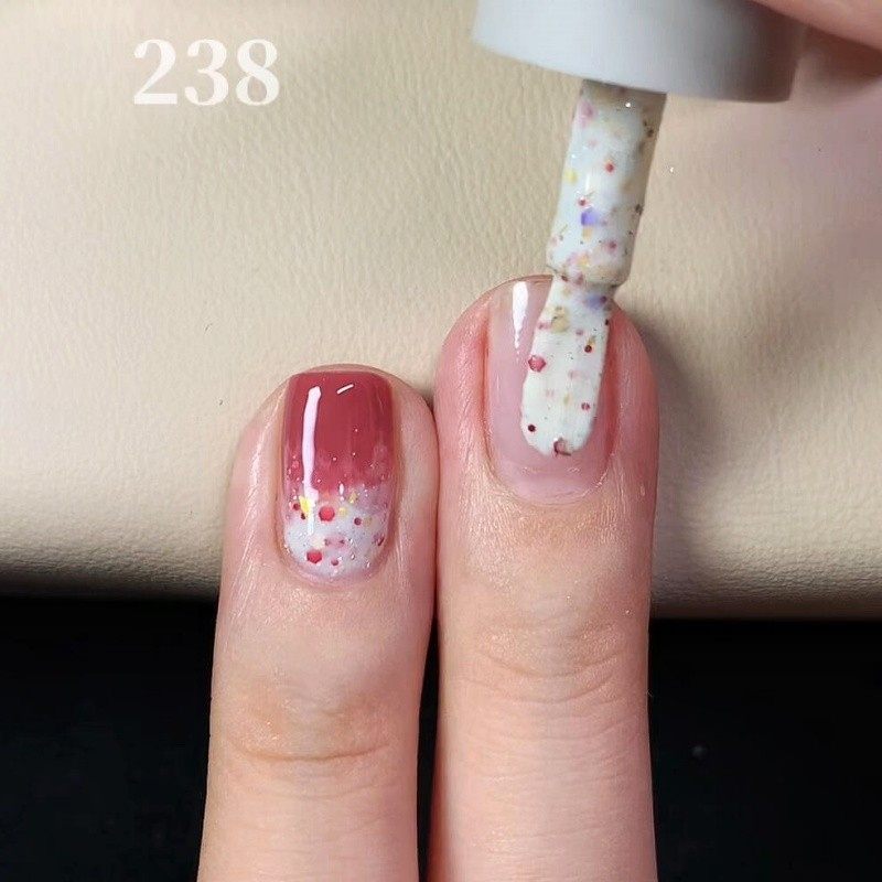 正品草莓蛋糕双拼色！美甲指甲油秋冬色系2024新款免烤快干持久可,彩妆/香水/美妆工具,指甲油,淘宝优惠券,粉丝福利购,淘宝优惠卷