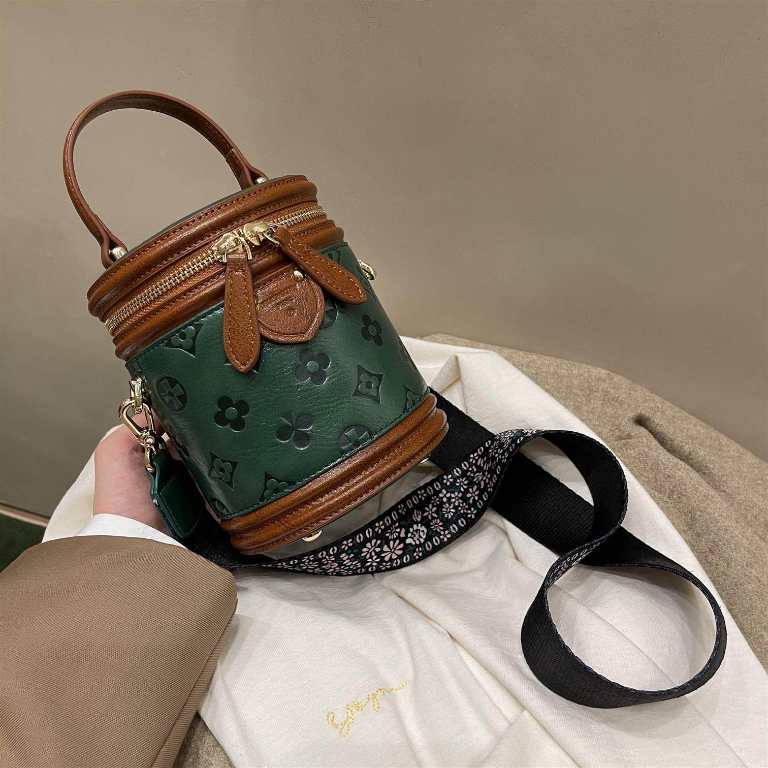 香港IT专柜绿野仙踪手提水桶包包女2025新款秋秋设计师单肩斜挎包,箱包皮具/热销女包/男包,水桶包,淘宝优惠券,粉丝福利购,淘宝优惠卷