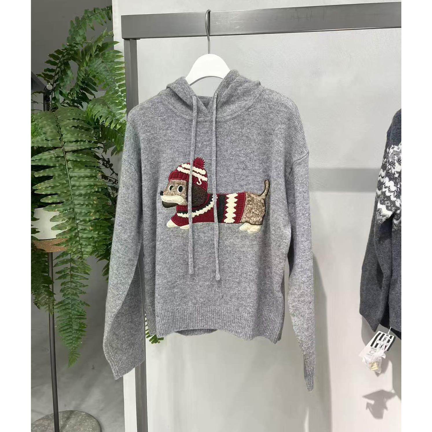 诗折扣商场同款灰色小狗连帽套头针织毛衣女小个子内搭3GC130111