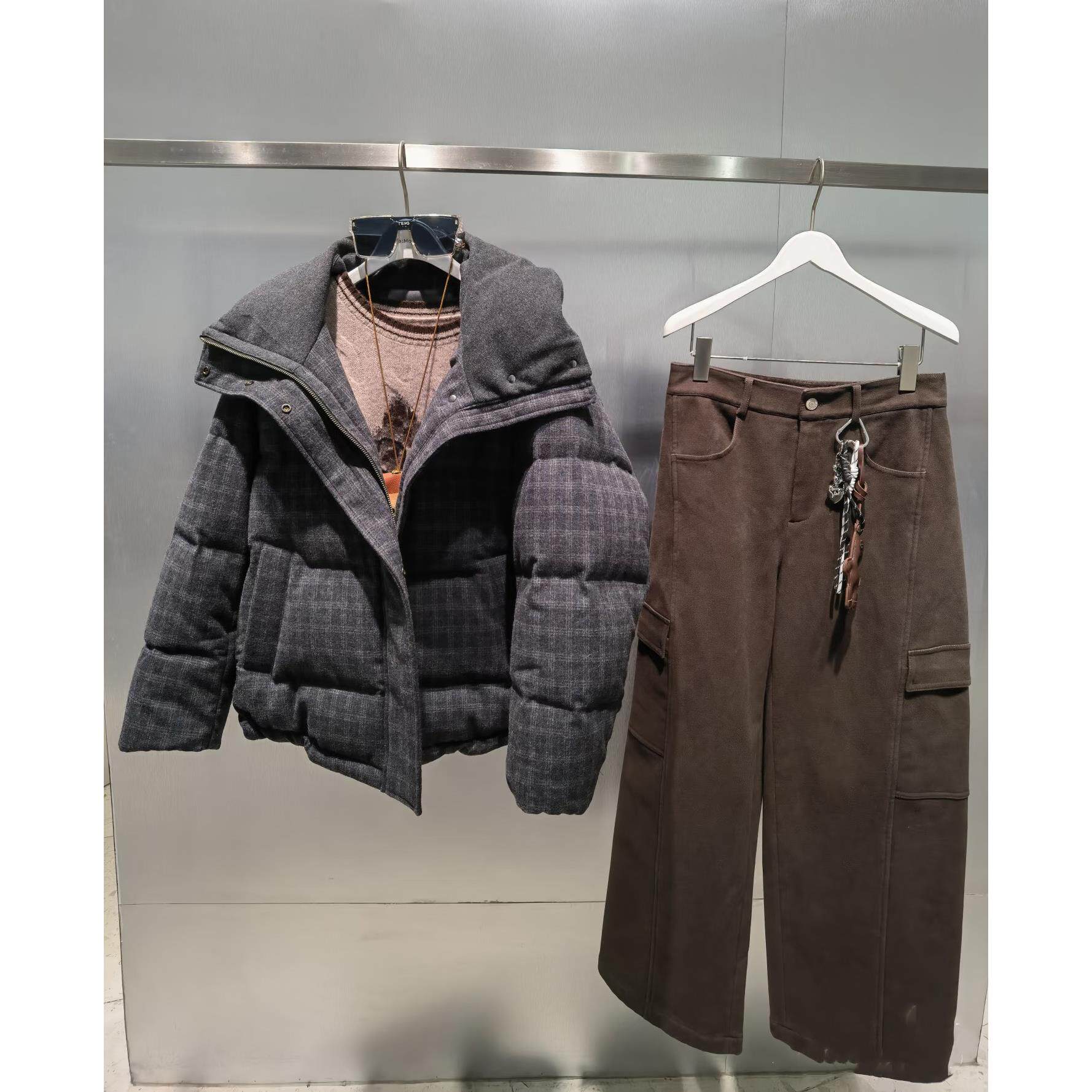 麦家商场同款2025冬季女装宽松加厚格纹加厚羽绒服外套4GB182231