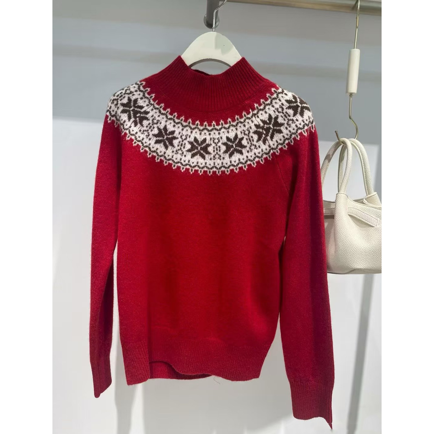 诗折扣商场同款2025冬新款休闲百搭半高领红色针织衫女3GC130121